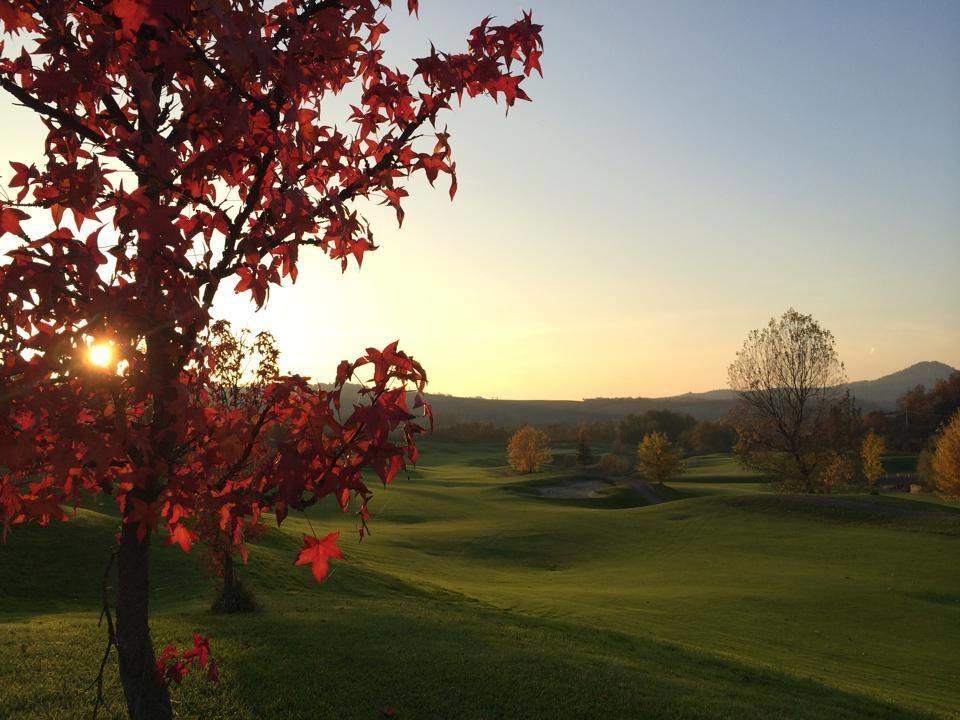 Отель Golf Valcurone Momperone Экстерьер фото